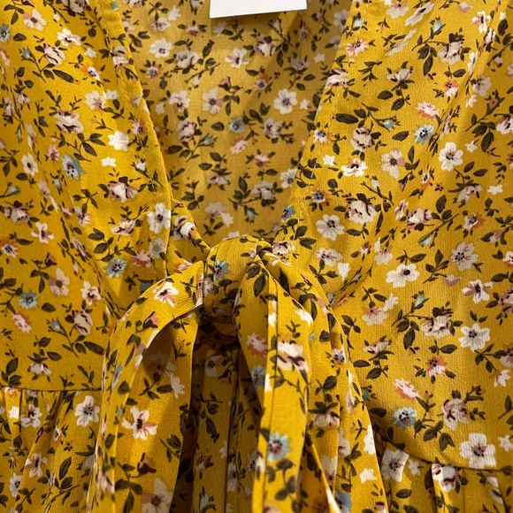 Micki mustard Floral Ruffled Sleeve Blouse top with deep V neck bow detailing - Picture 8 of 9